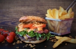Gurmeeburger + krõbedad friikartulid + käsitöö majonees