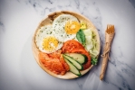 Praetud munad soolalõhe ja köögiviljadega /Fried Eggs with Salmon